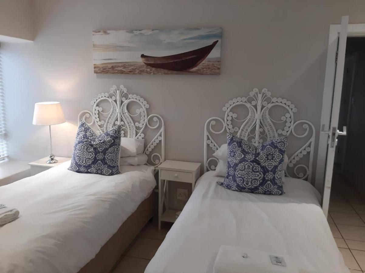 8 Oyster Villa *